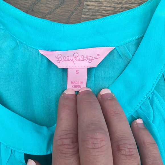 Lilly Pulitzer silk blouse size small - Picture 3 of 3
